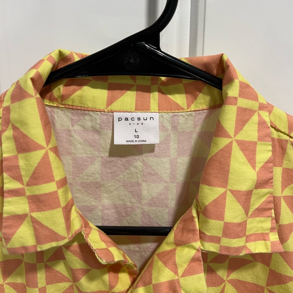 ๐ PacSun Geo Pattern Shirt ๐ - Picture 4 of 4